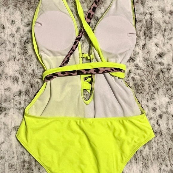 Sexy One Piece Swimsuit - Picture 3 of 3